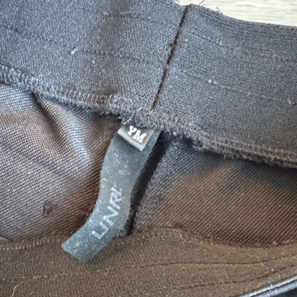 Boys/youth Black Joggers - Picture 2 of 3